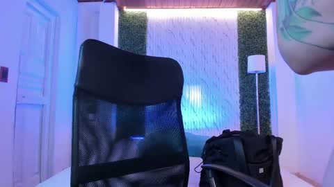 Violett  Everyday From 0530 to 1430 Col Time online show from 09.17.25