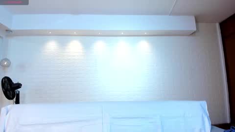 Violett  Everyday From 0530 to 1430 Col Time online show from 09.26.25