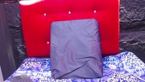 Violet online show from 04.14.26