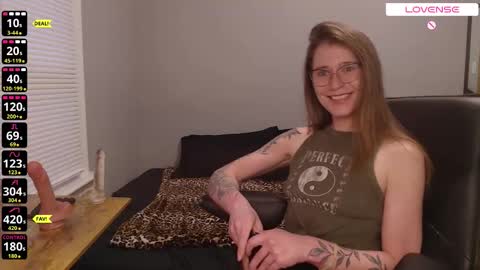 Snapshot of violet_baby_ chatting on 12.19.25 Your WetWildWhore online show from 12.19.25