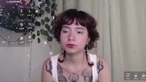 Snapshot of violet_bluee chatting on 06.21.26 Violet online show from 06.21.26