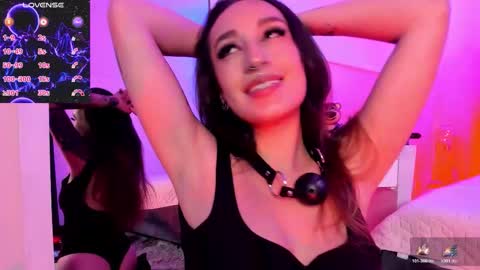 Snapshot of violet_jonesss chatting on 11.25.25 Violet Jones online show from 11.25.25