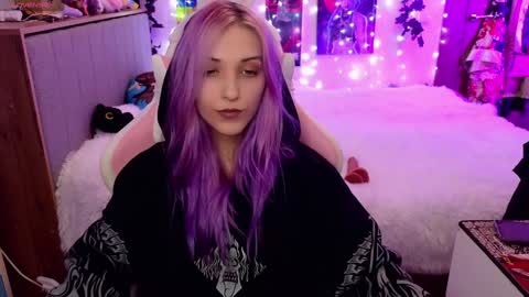 Snapshot of violet_noir_ chatting on 01.31.25 Deya online show from 01.31.25