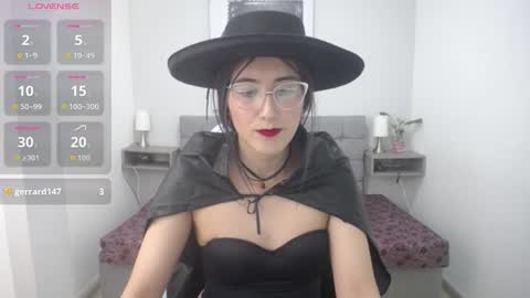 Snapshot of violet_raine_ chatting on 11.19.25 Violet online show from 11.19.25
