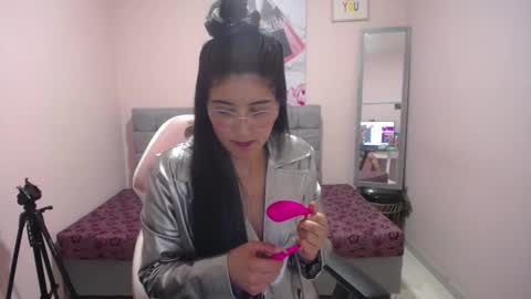 Snapshot of violet_raine_ chatting on 11.25.25 Violet online show from 11.25.25