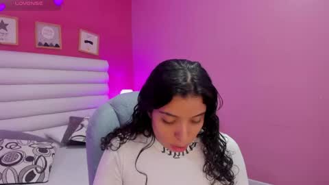Snapshot of violet_sinclair chatting on 06.05.26 violet_sinclair online show from 06.05.26