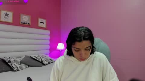 Snapshot of violet_sinclair chatting on 06.20.26 violet_sinclair online show from 06.20.26
