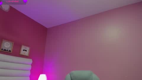 Snapshot of violet_sinclair chatting on 06.23.26 violet_sinclair online show from 06.23.26