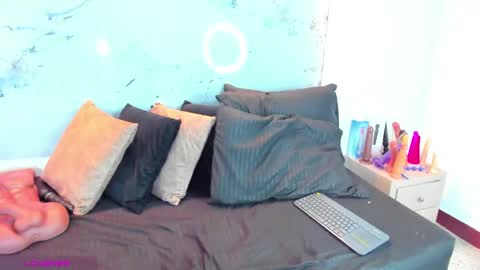 Violet  online show from 10.15.25