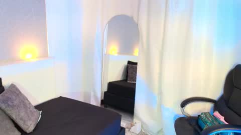 Violet  online show from 10.27.25