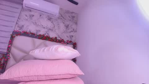 Snapshot of violeta_london chatting on 02.17.26 violeta london online show from 02.17.26