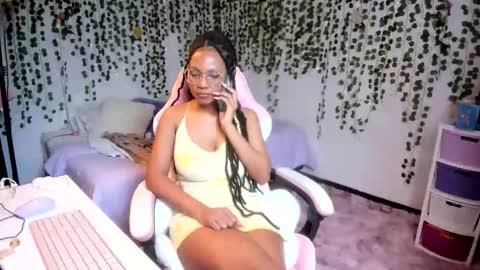 Snapshot of violeta_milleer chatting on 11.08.25 Violeta online show from 11.08.25