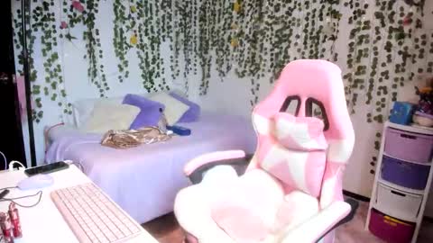 Snapshot of violeta_milleer chatting on 11.18.25 Violeta online show from 11.18.25