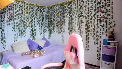 Snapshot of violeta_milleer chatting on 11.22.25 Violeta online show from 11.22.25