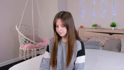 Snapshot of violeta_paul chatting on 06.25.26 Violeta online show from 06.25.26