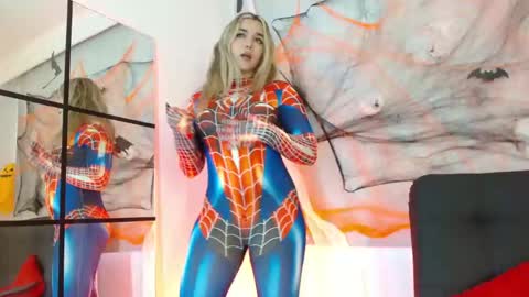 Snapshot of violetarainn chatting on 10.23.25 Violeta online show from 10.23.25