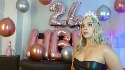 Snapshot of violetarainn chatting on 12.02.25 Violeta online show from 12.02.25