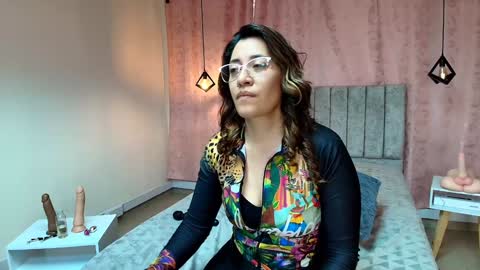 Snapshot of violetascott_ chatting on 01.10.25 VIOLETA online show from 01.10.25