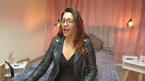 Snapshot of violetascott_ chatting on 02.19.25 VIOLETA online show from 02.19.25