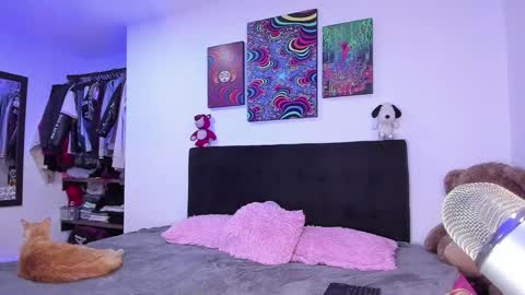 Violet online show from 11.23.25