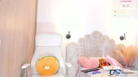 Snapshot of violeth___ chatting on 01.12.25 violeth___ online show from 01.12.25