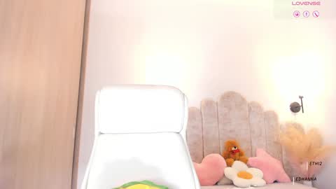 Snapshot of violeth___ chatting on 01.30.25 violeth___ online show from 01.30.25