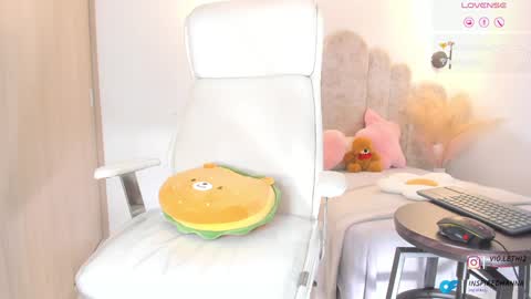 Snapshot of violeth___ chatting on 02.01.25 violeth___ online show from 02.01.25