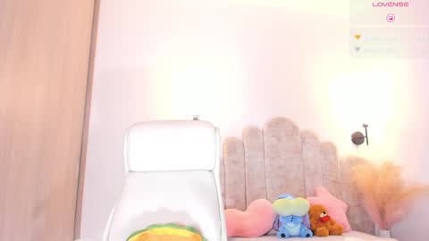 Snapshot of violeth___ chatting on 02.09.25 violeth___ online show from 02.09.25