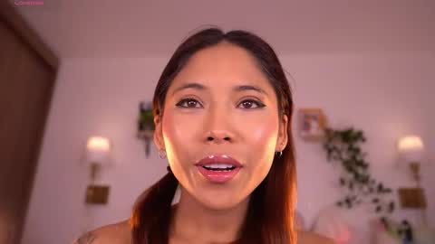 Snapshot of violeth___ chatting on 12.04.25 violeth___ online show from 12.04.25