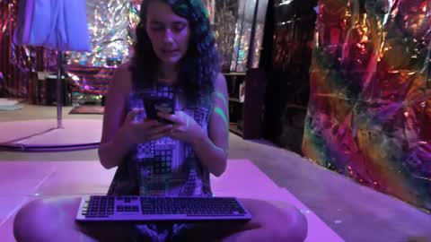 Violet Hooper online show from 12.02.24