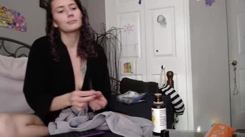 Violet Hooper online show from 01.14.25