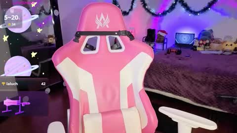 Snapshot of violetqs chatting on 12.19.25 online show from 12.19.25