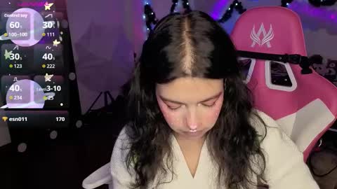 Snapshot of violetqs chatting on 12.22.25 online show from 12.22.25