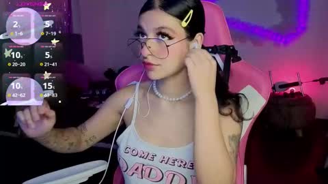 Snapshot of violetqs chatting on 02.03.26 online show from 02.03.26