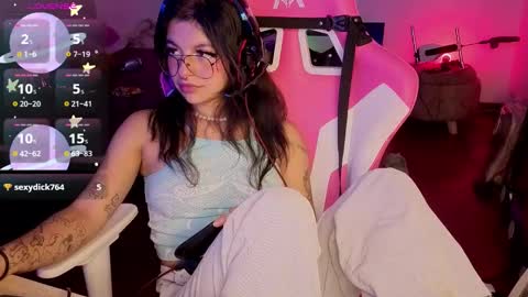 Snapshot of violetqs chatting on 02.05.26 online show from 02.05.26