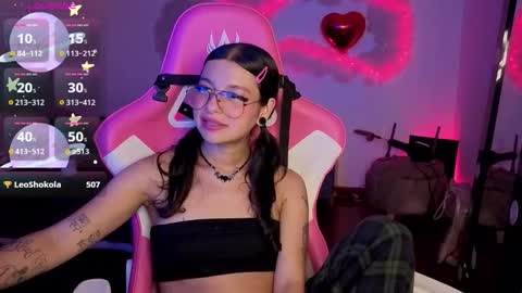 Snapshot of violetqs chatting on 02.13.26 online show from 02.13.26