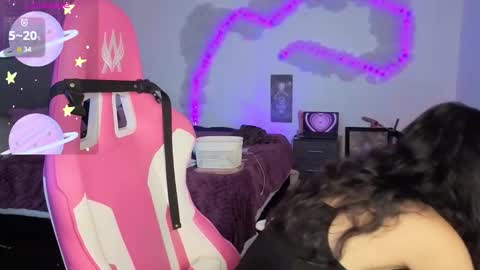 Snapshot of violetqs chatting on 02.21.26 online show from 02.21.26