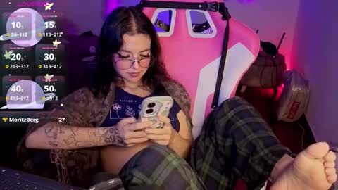 Snapshot of violetqs chatting on 02.23.26 online show from 02.23.26