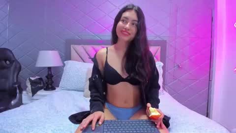 Violet Rousse online show from 10.17.25