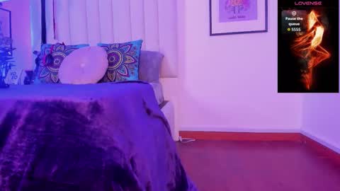 Snapshot of violett__sinclair1 chatting on 10.14.25 Violett  online show from 10.14.25