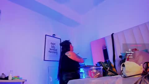 Snapshot of violett__sinclair1 chatting on 10.15.25 Violett  online show from 10.15.25