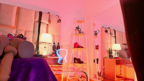 Snapshot of violett__sinclair1 chatting on 11.10.25 Violett online show from 11.10.25