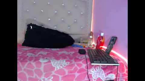 Snapshot of violett_ass chatting on 01.10.25 Samantha y jhons online show from 01.10.25