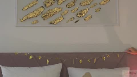 Snapshot of violetta_finch chatting on 10.23.25 violetta_finch online show from 10.23.25