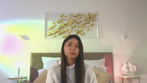 Snapshot of violetta_finch chatting on 11.21.25 violetta_finch online show from 11.21.25