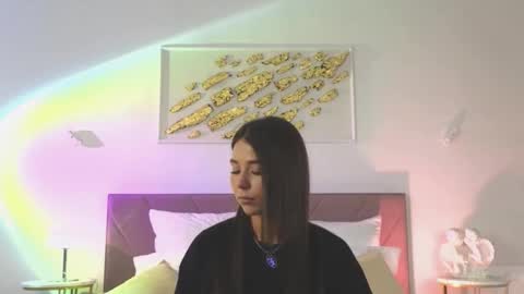 Snapshot of violetta_finch chatting on 11.23.25 violetta_finch online show from 11.23.25