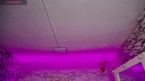 Violetta  online show from 02.28.25