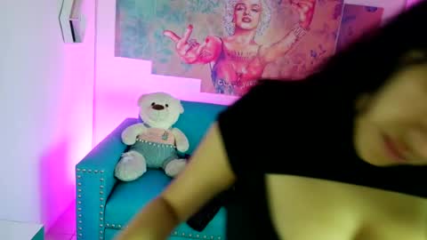 Snapshot of violetta_m_ chatting on 06.17.26 Violeta online show from 06.17.26