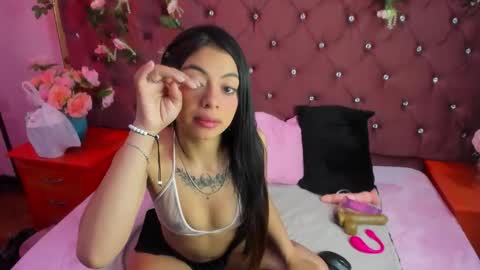 Snapshot of violetta_rousse_ chatting on 10.29.25 Violetta Rousse online show from 10.29.25