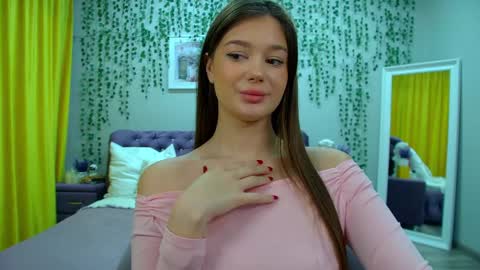 Snapshot of violettacosmo chatting on 11.13.25 ViolettaCosmo online show from 11.13.25